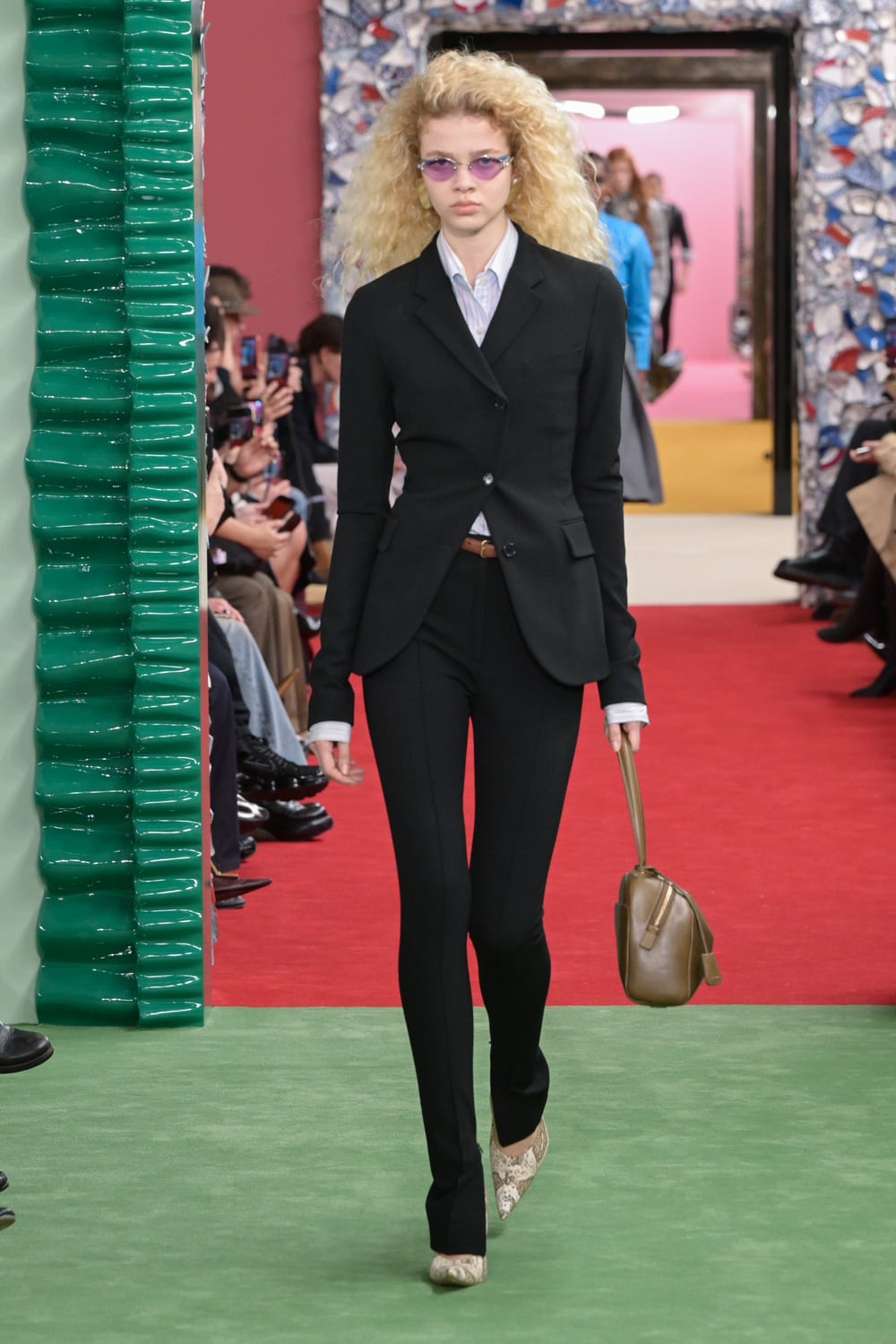Acne Studios · Осень–зима 2026/27 · Образ 01
