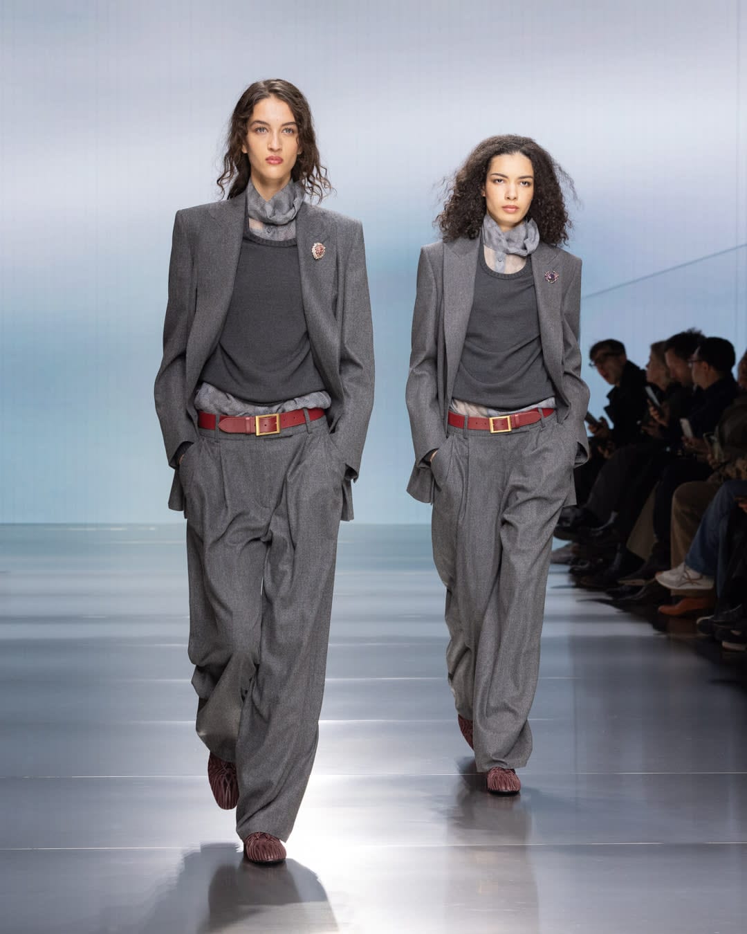Giorgio Armani — осень–зима 2026/27, образ 1