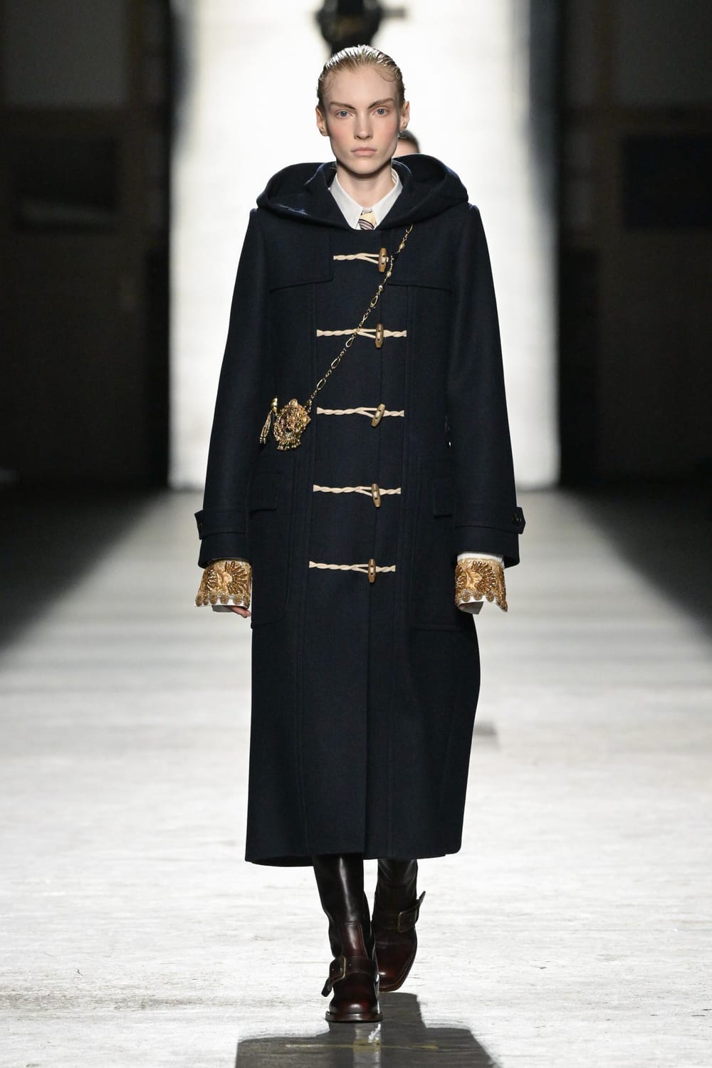 Dries Van Noten · Осень–зима 2026/27 · Образ 01