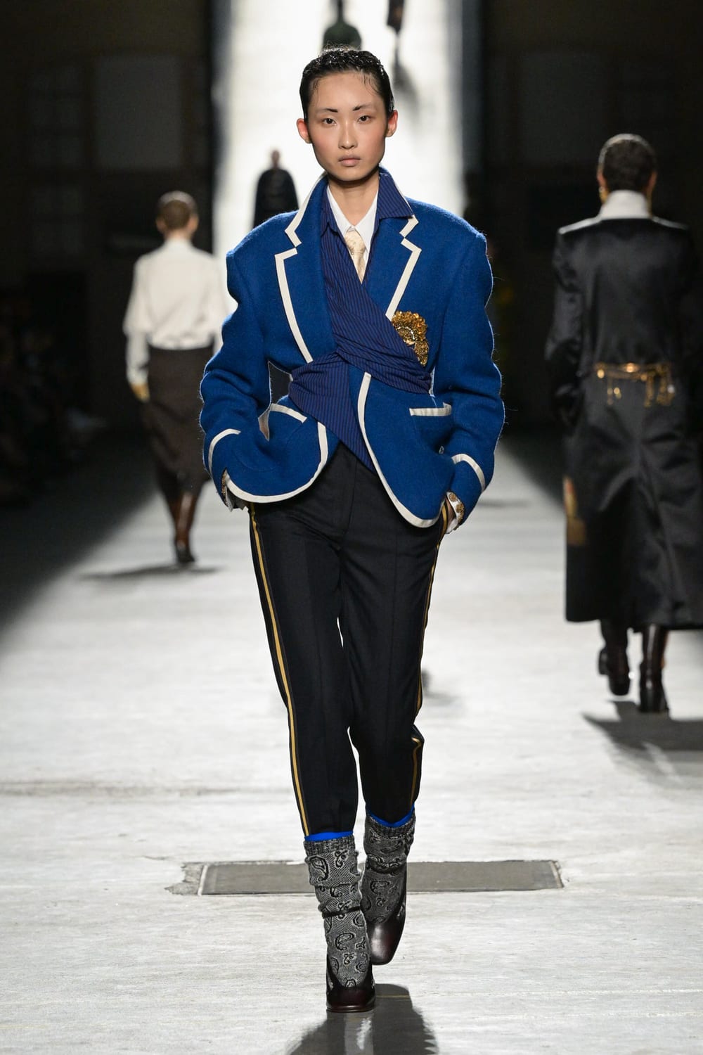Dries Van Noten · Осень–зима 2026/27 · Образ 06