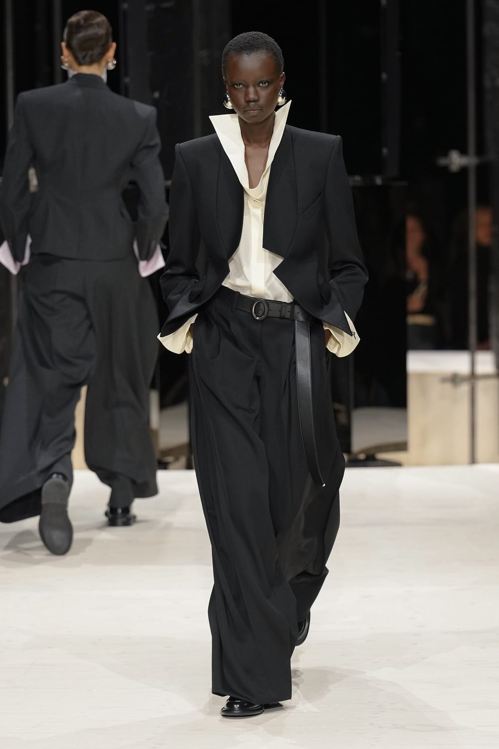 Givenchy · осень–зима 2026/27 · образ 1
