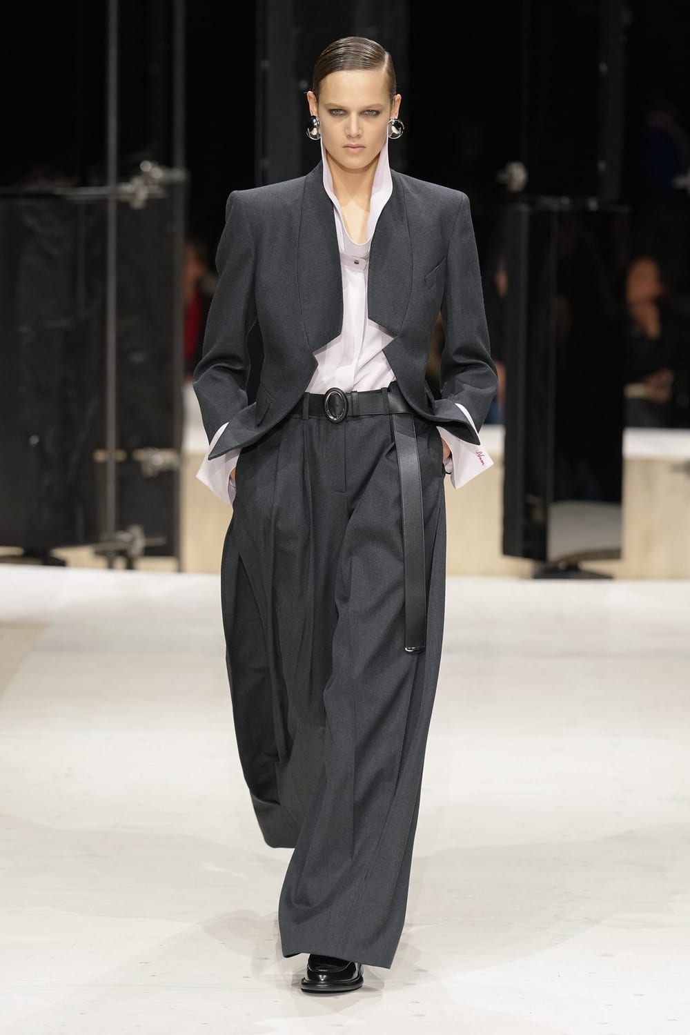 Givenchy · осень–зима 2026/27 · образ 3
