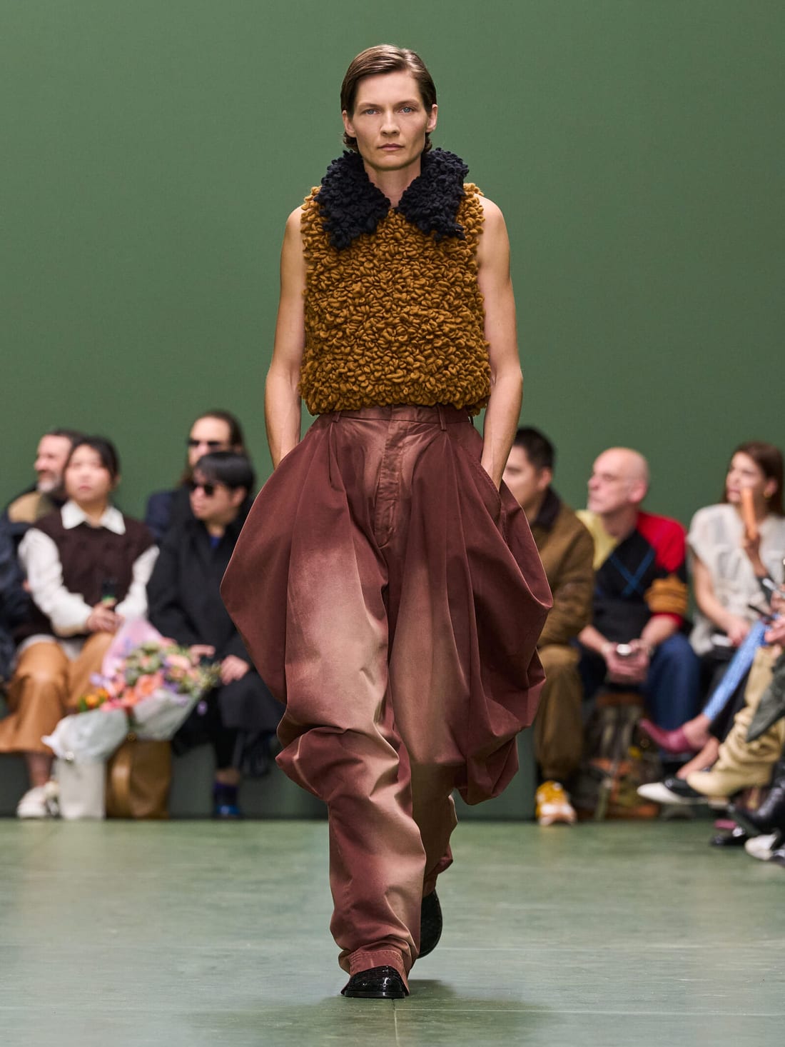 Loewe · Осень–зима 2024–2025 · Образ 16
