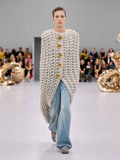 Loewe — Весна–лето 2024: Loewe · Весна–лето 2024 · Образ 1