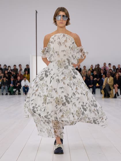 Loewe — Весна–лето 2025: Loewe · Весна–лето 2025 · Образ 1