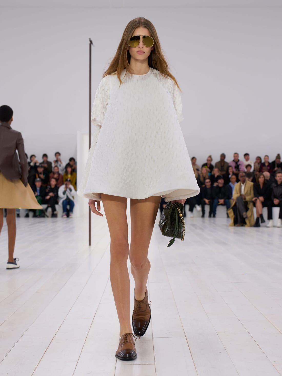 Loewe · Весна–лето 2025 · Образ 24