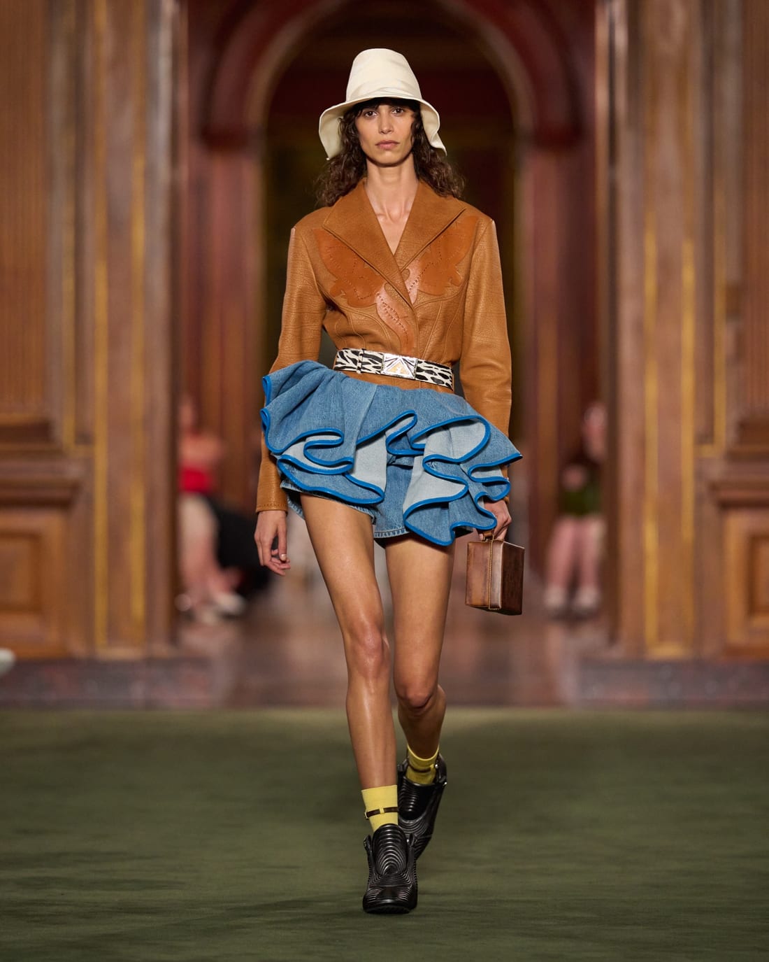 Louis Vuitton · Круиз 2027 · Образ 2