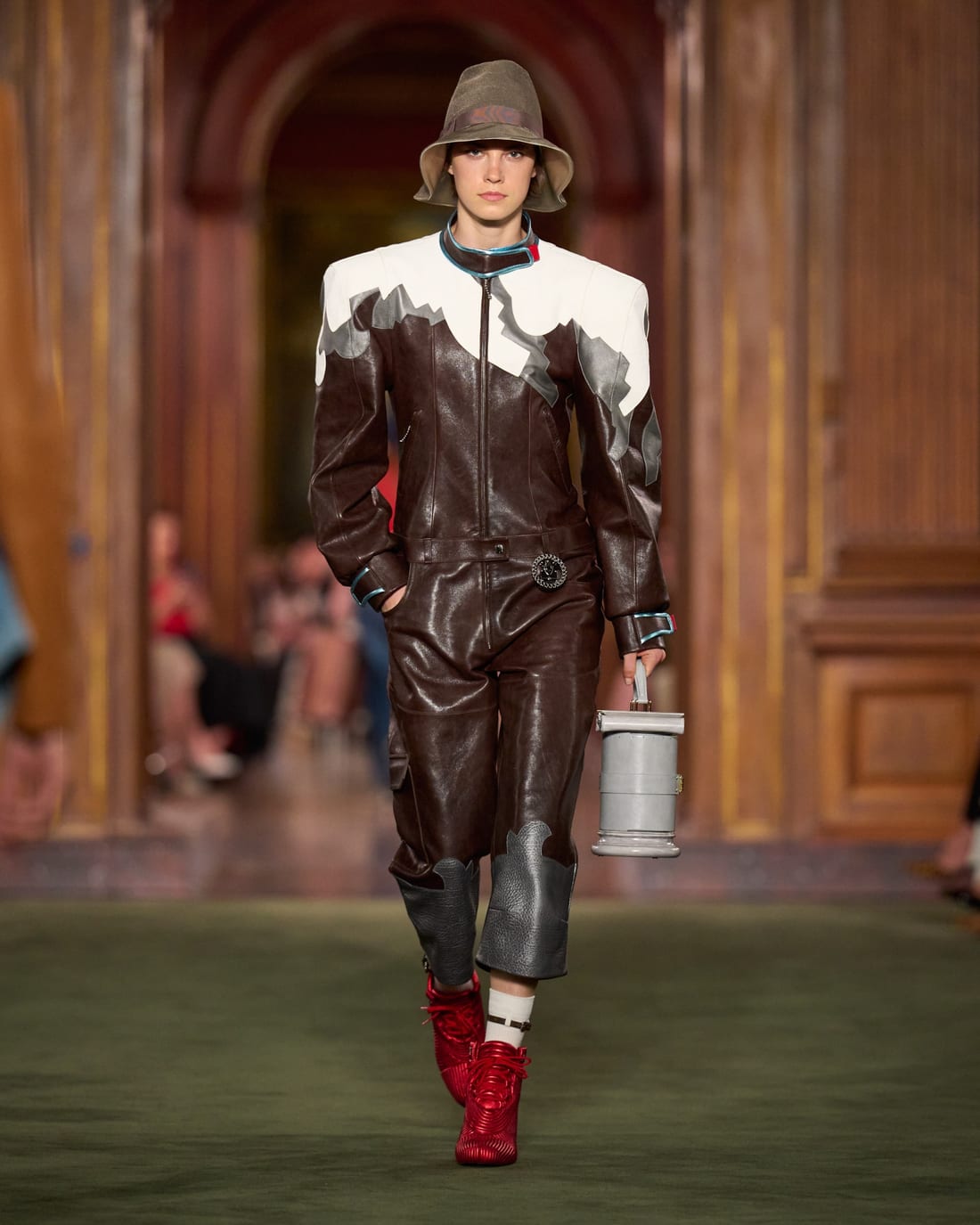 Louis Vuitton · Круиз 2027 · Образ 4