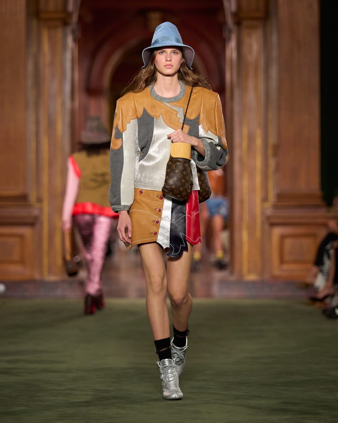 Louis Vuitton · Круиз 2027 · Образ 8