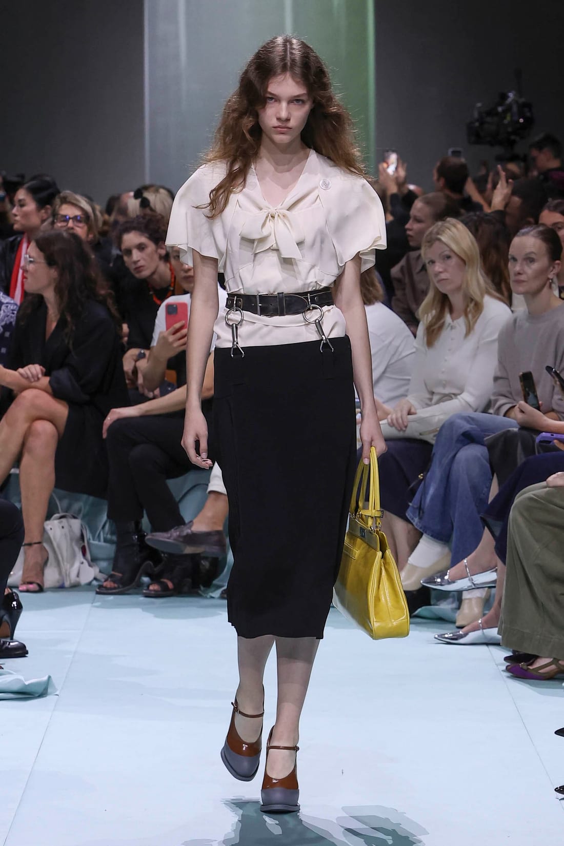 Prada · Весна–лето 2025 · Образ 16