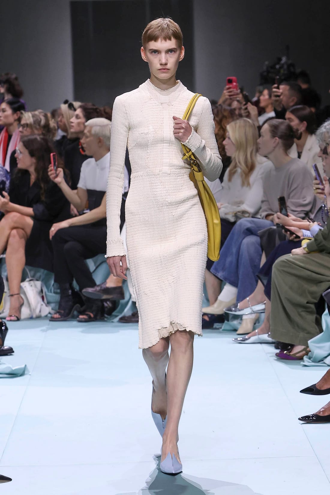 Prada · Весна–лето 2025 · Образ 32