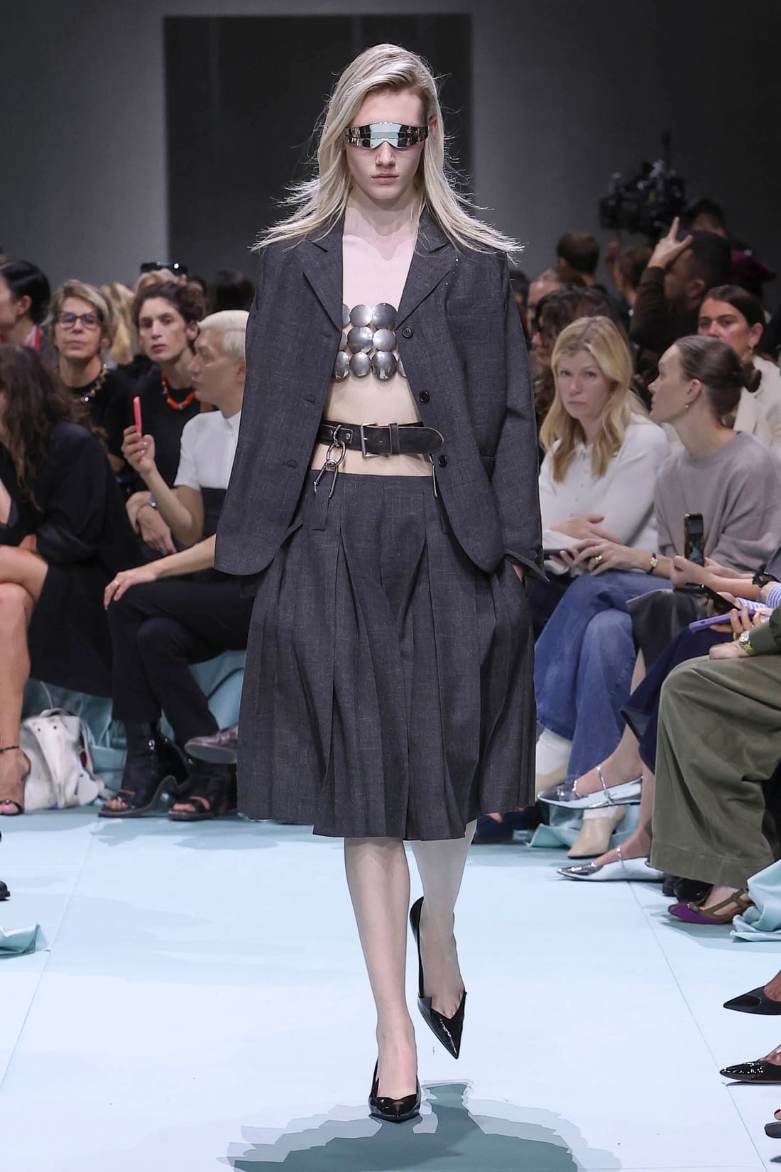 Prada · Весна–лето 2025 · Образ 40