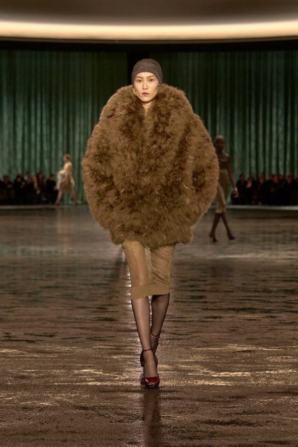 Saint Laurent · Осень–зима 2024–2025 · Образ 32