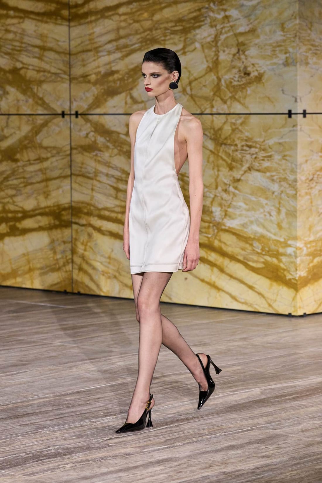 Saint Laurent · Весна–лето 2024 · Образ 32