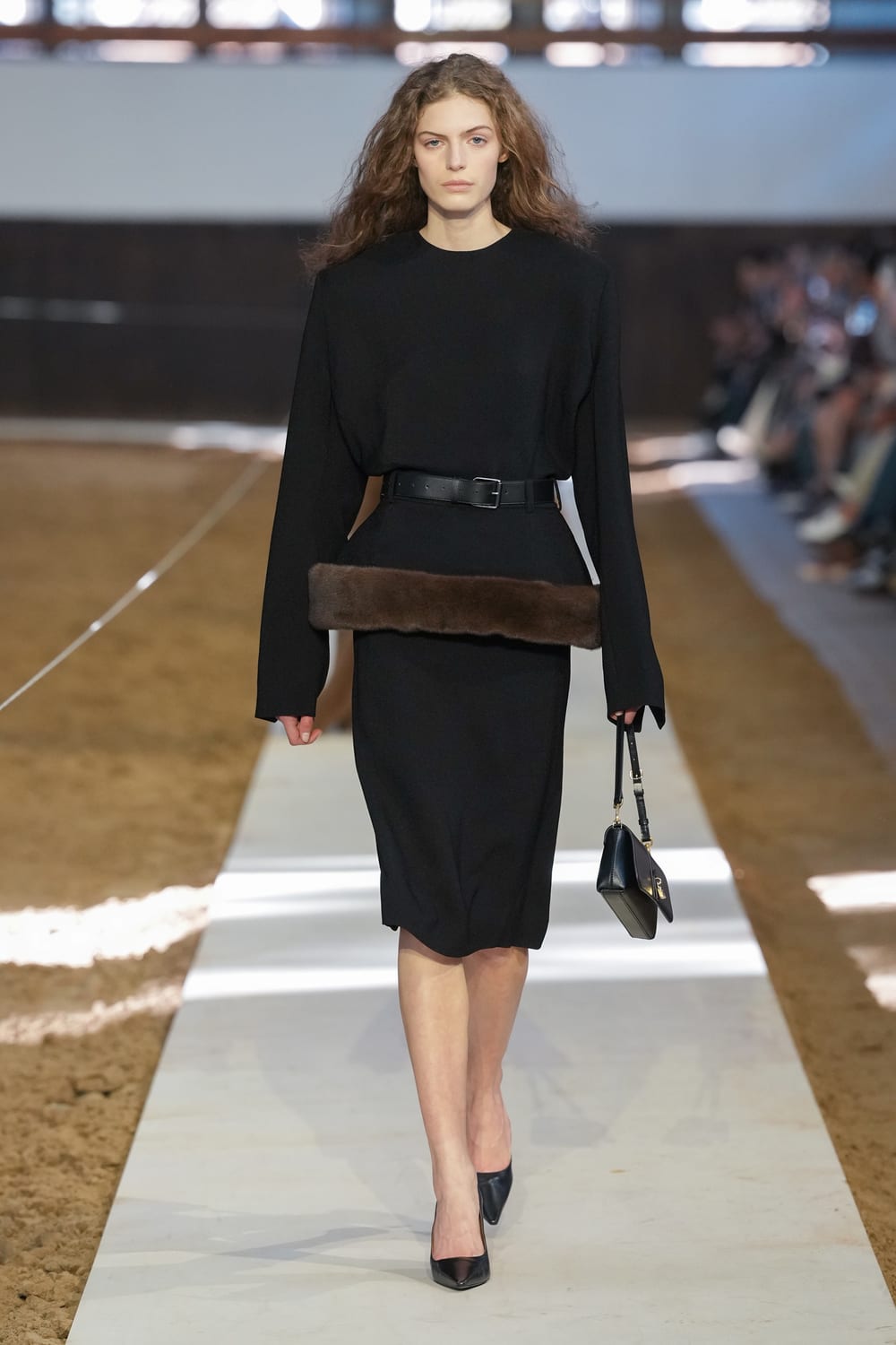 Stella McCartney · Осень–зима 2026/27 · Образ 02
