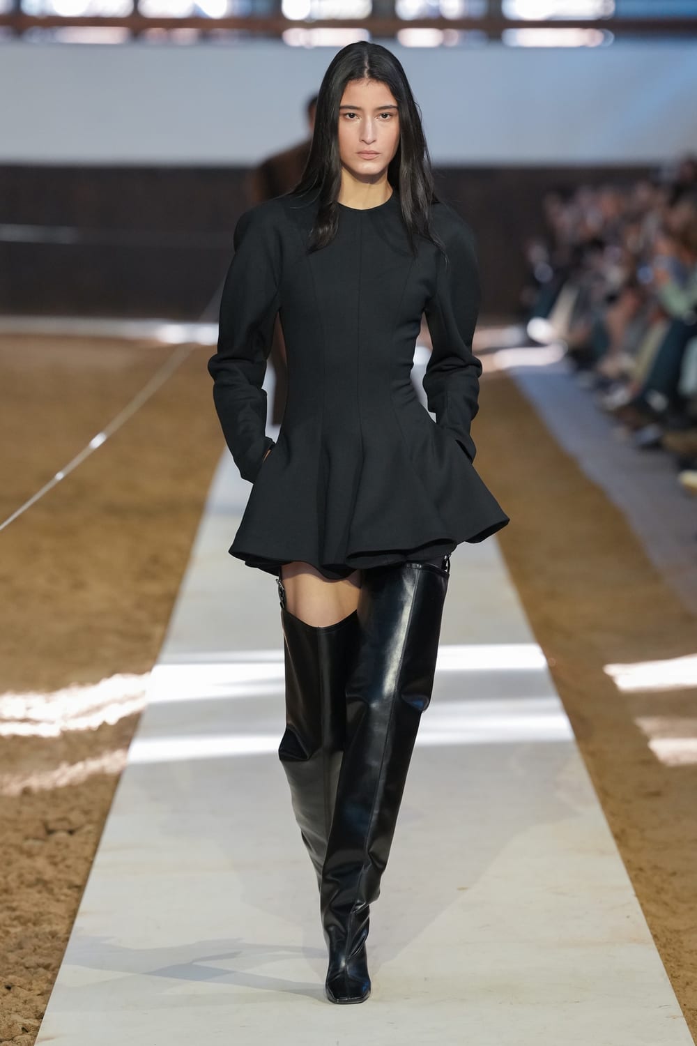 Stella McCartney · Осень–зима 2026/27 · Образ 06